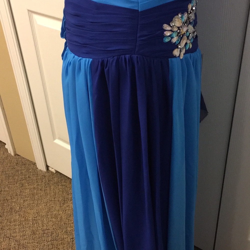 Dress - Picture 4 of 8